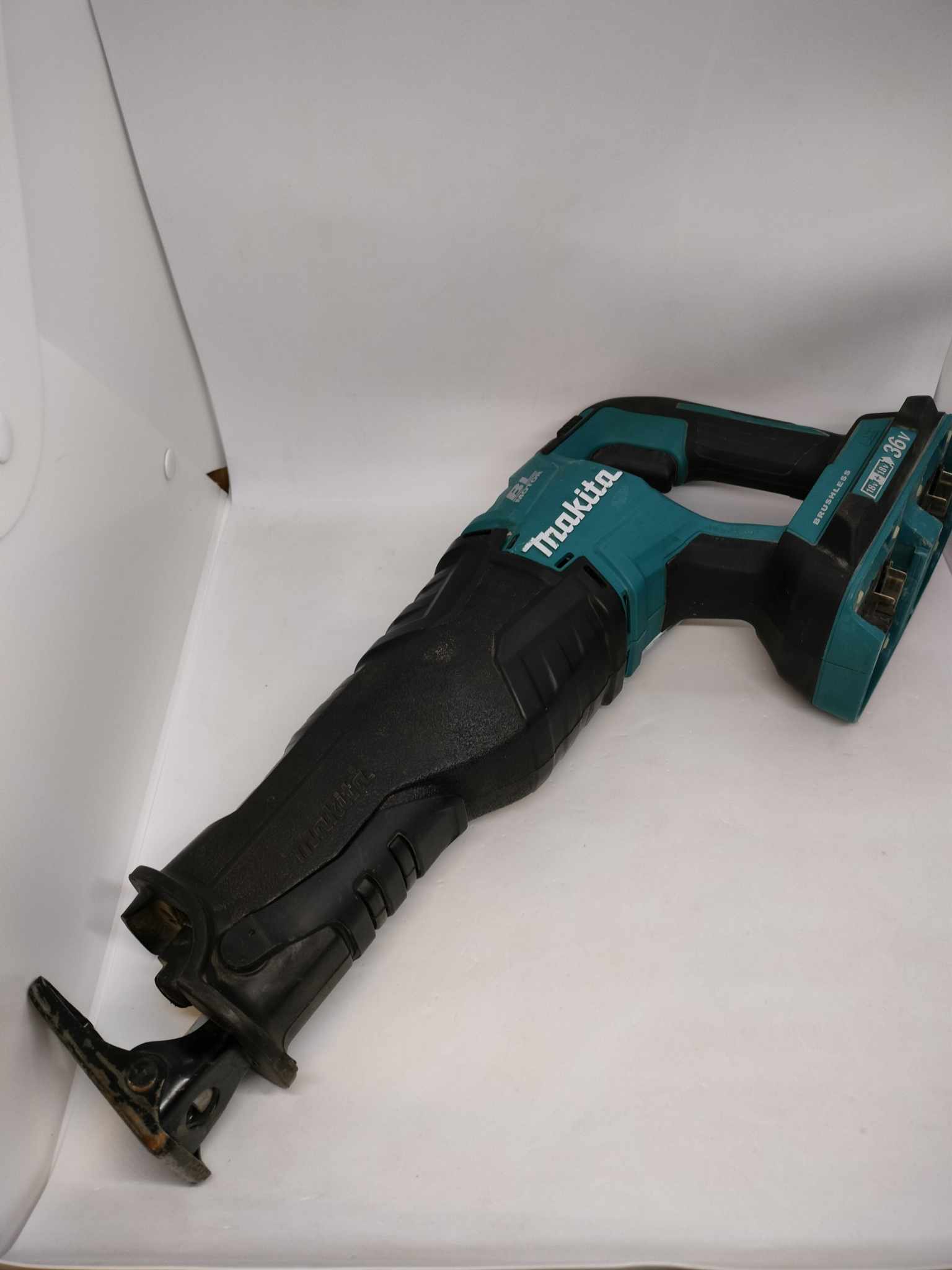 Akuuniversaalsaag Makita DJR360