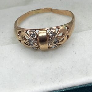 Vajab parandust, katkine kuldsõrmus