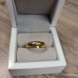 Abielusõrmus kivikesega s.19,5