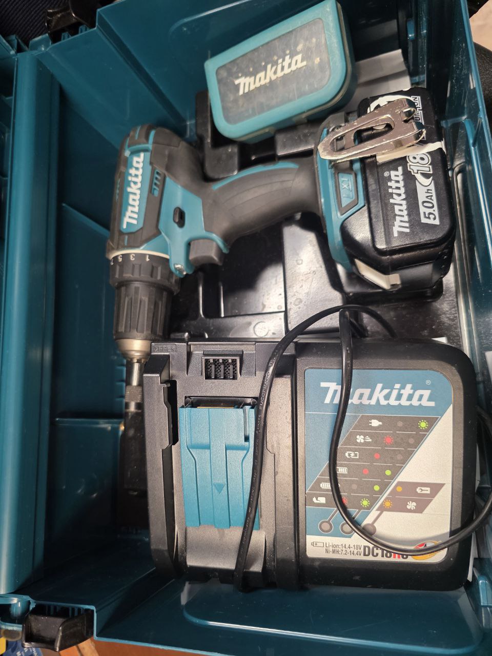 Akutrell Makita DDF482 komplekt