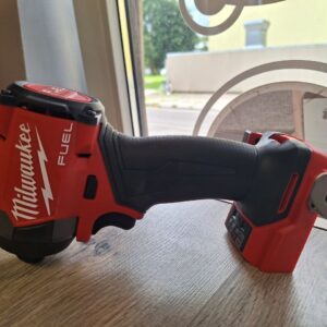 Akulöökkruvikeeraja Milwaukee M18 FID3 akuta