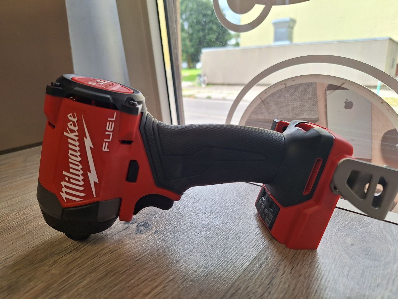 Akulöökkruvikeeraja Milwaukee M18 FID3 akuta
